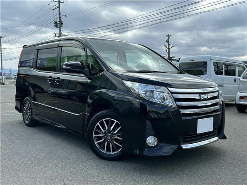 TOYOTA NOAH