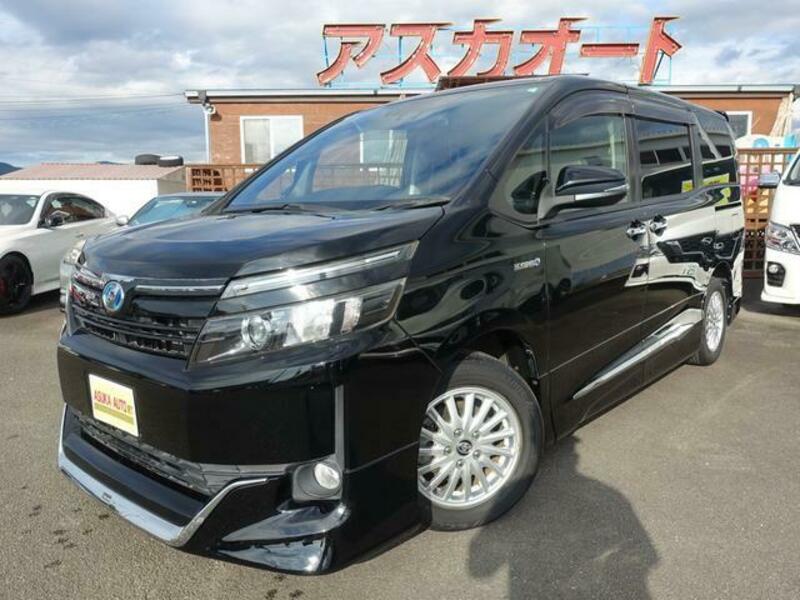 TOYOTA VOXY