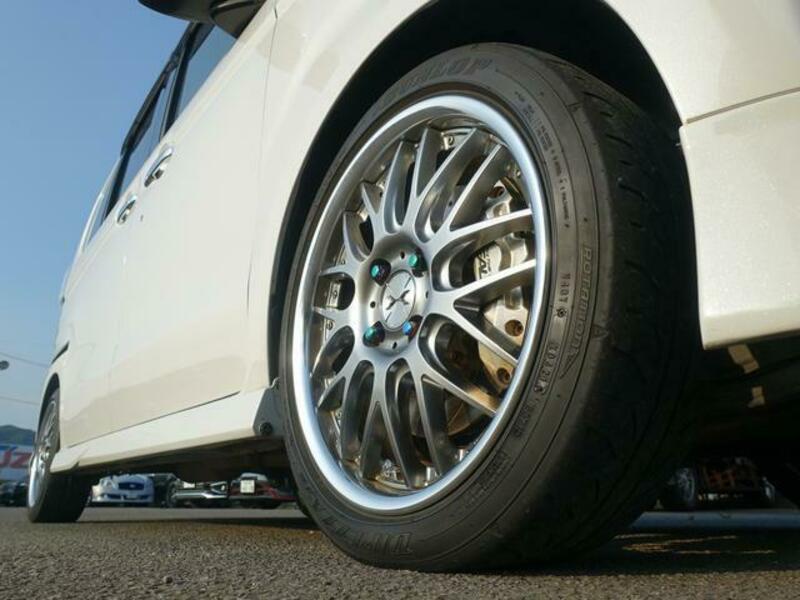 N BOX CUSTOM