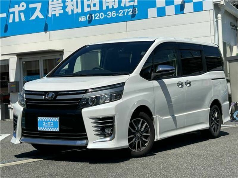 TOYOTA VOXY
