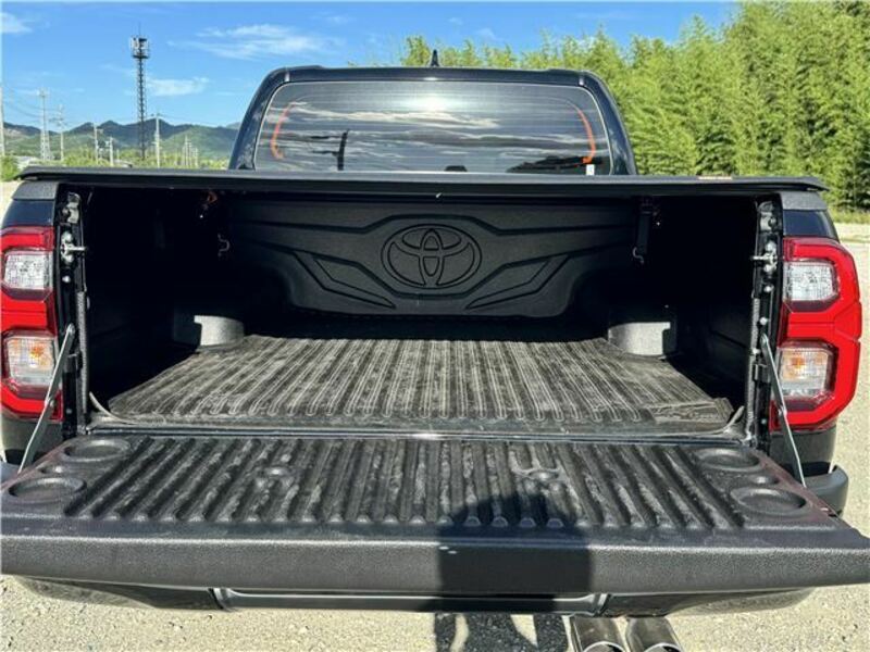 HILUX