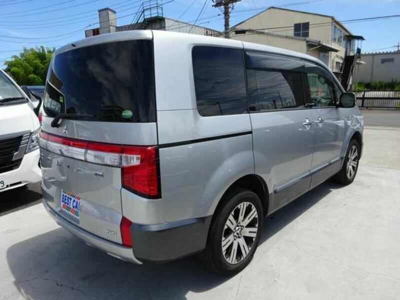 DELICA D5