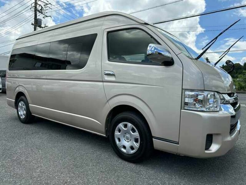 TOYOTA HIACE