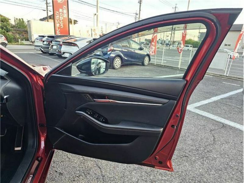MAZDA3