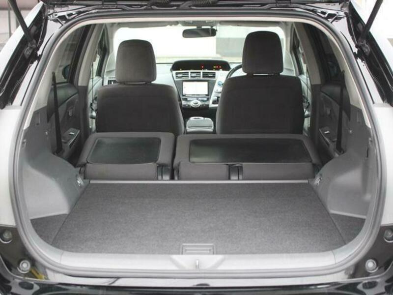 PRIUS ALPHA