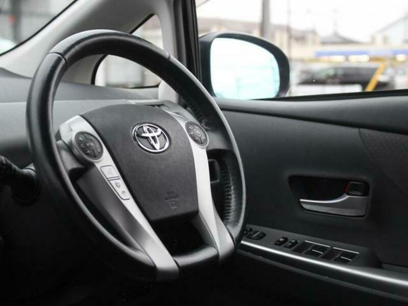 PRIUS ALPHA