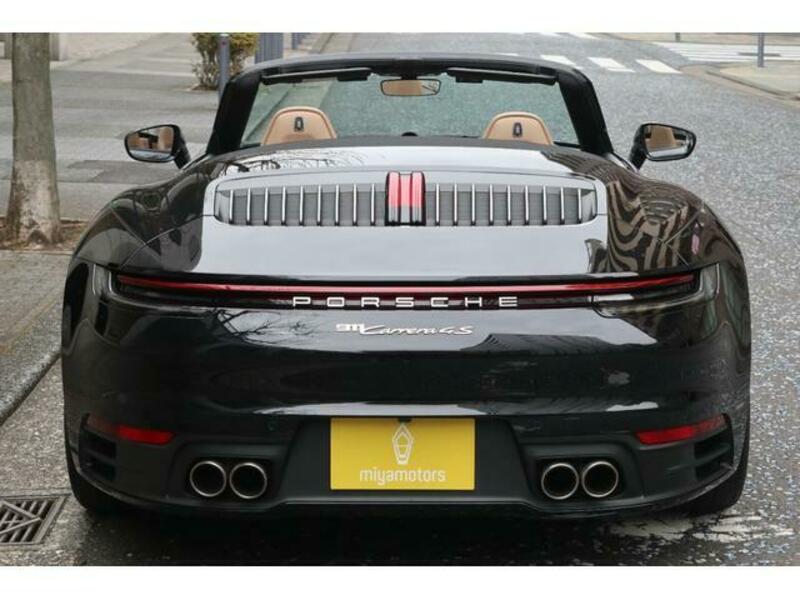 911