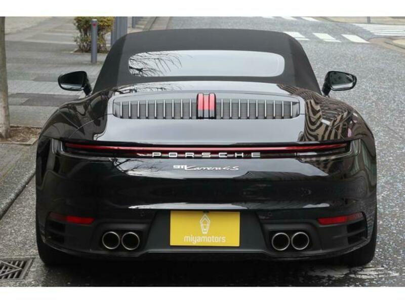 911