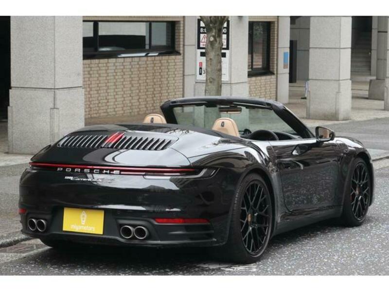 911