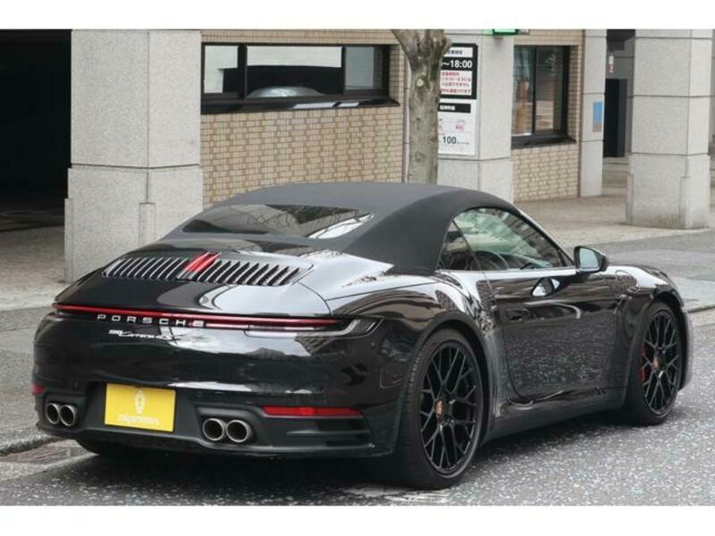 911
