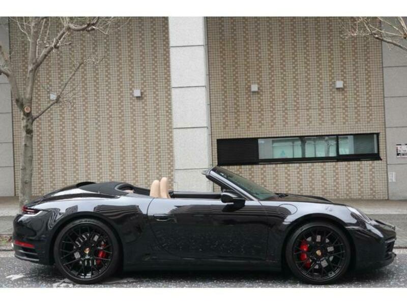 911
