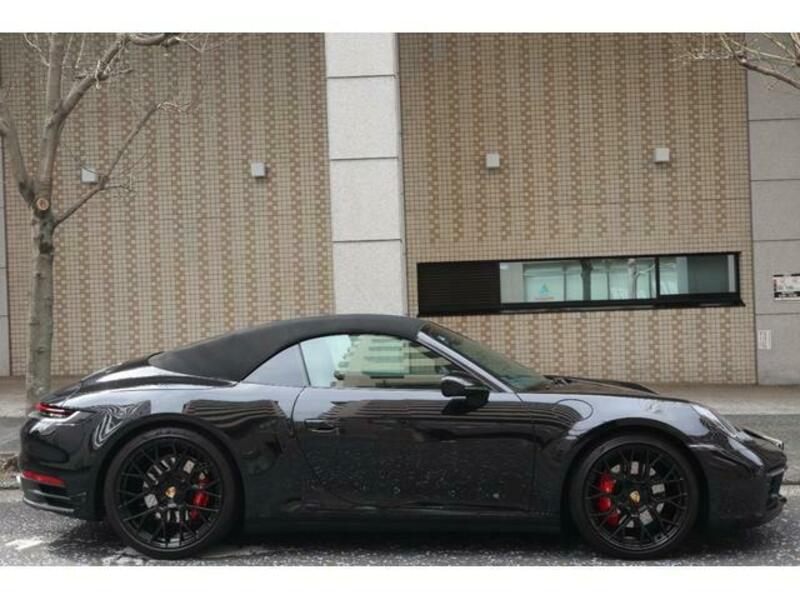 911