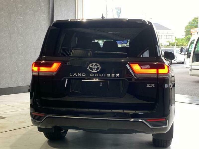 LAND CRUISER