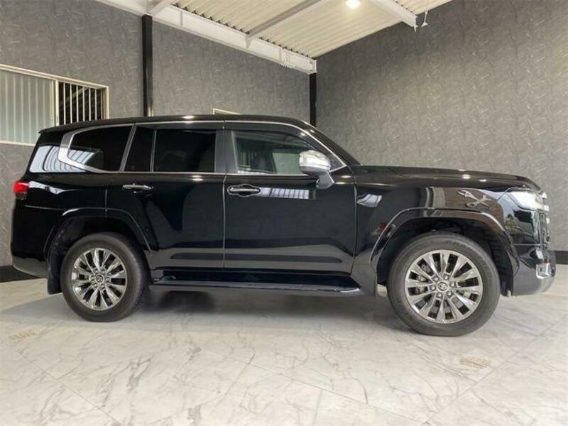 LAND CRUISER