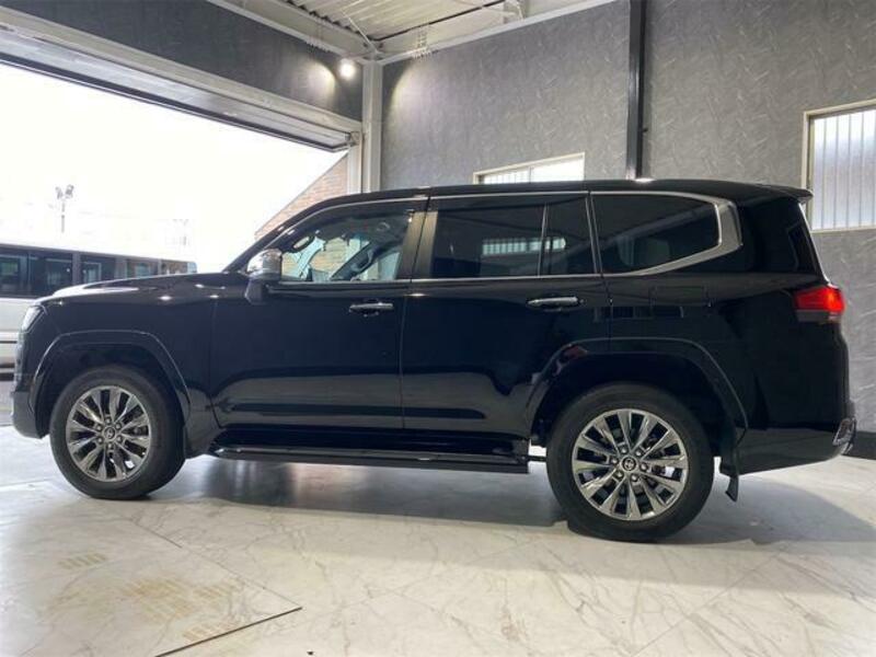 LAND CRUISER