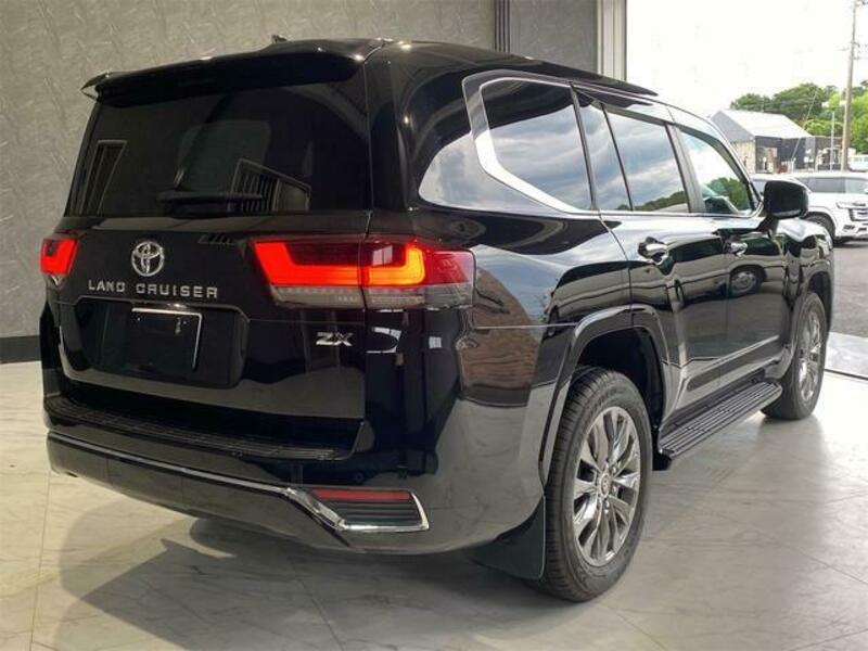 LAND CRUISER