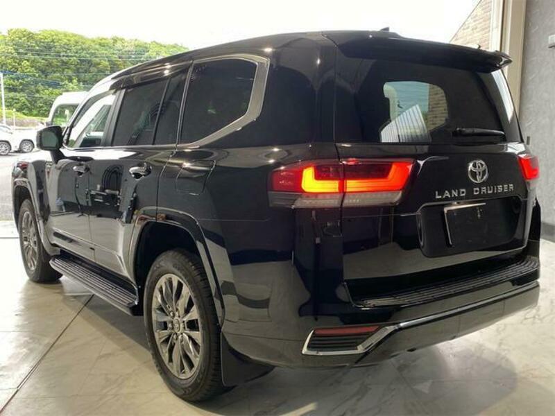 LAND CRUISER