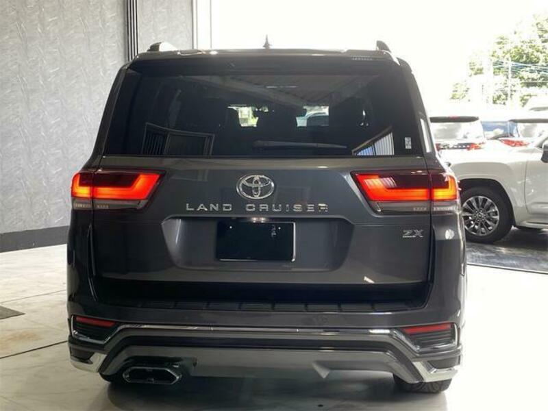 LAND CRUISER