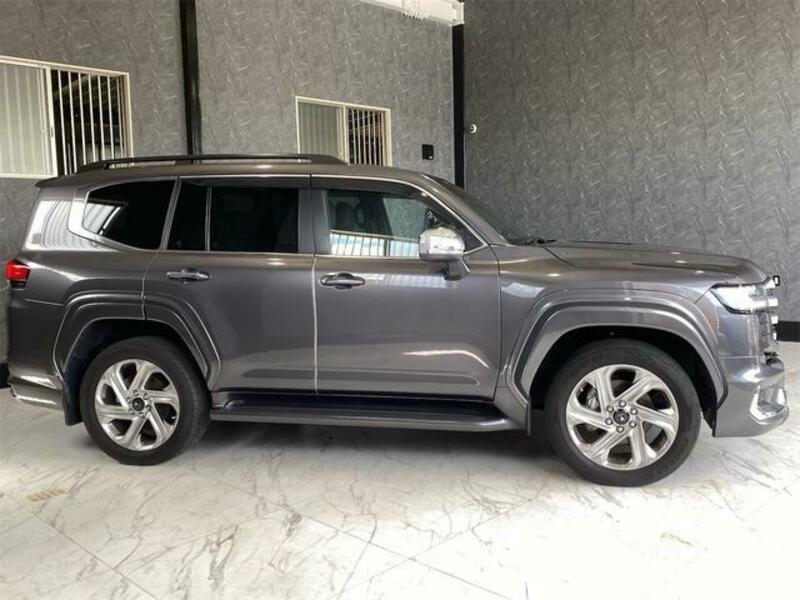 LAND CRUISER