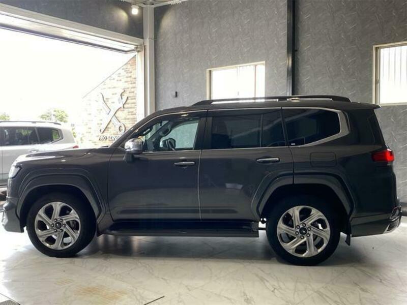 LAND CRUISER