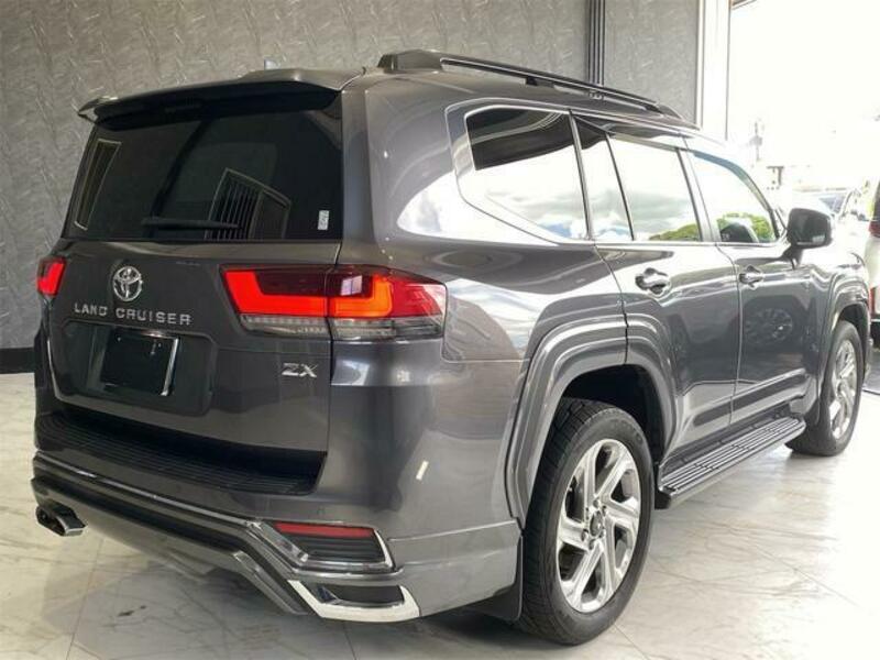 LAND CRUISER
