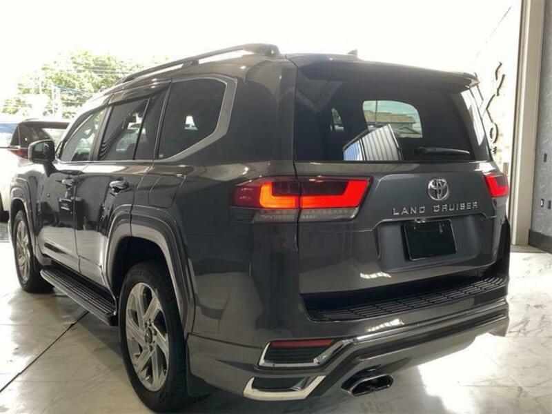 LAND CRUISER
