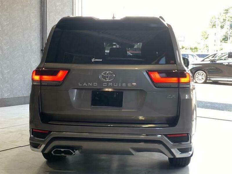 LAND CRUISER