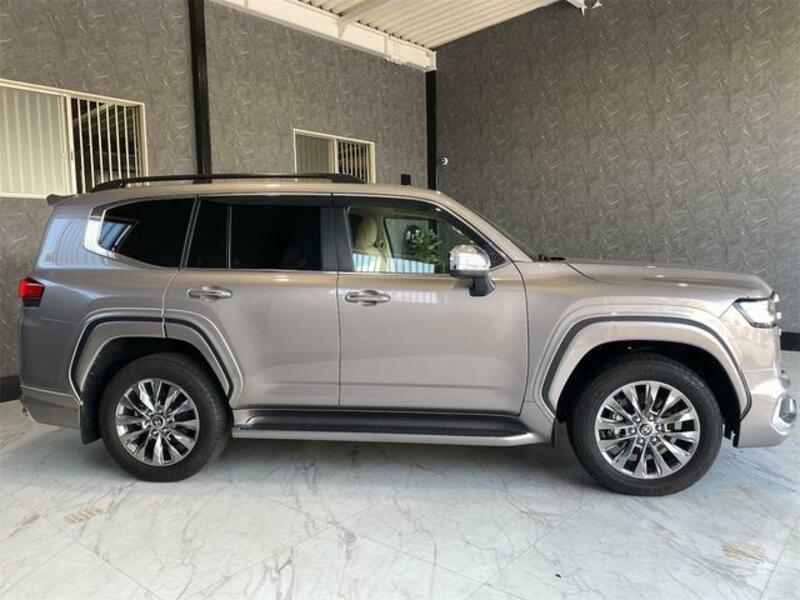 LAND CRUISER