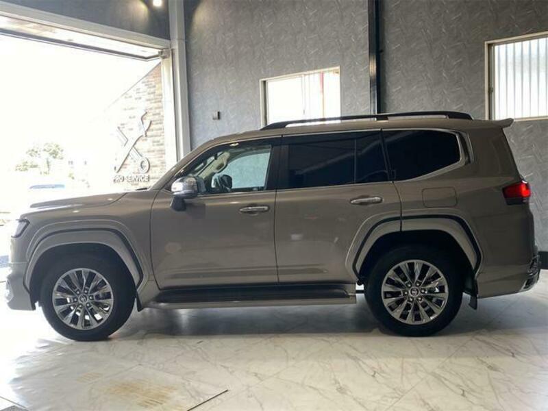 LAND CRUISER