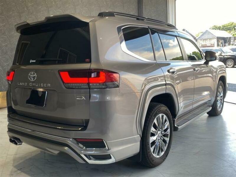 LAND CRUISER