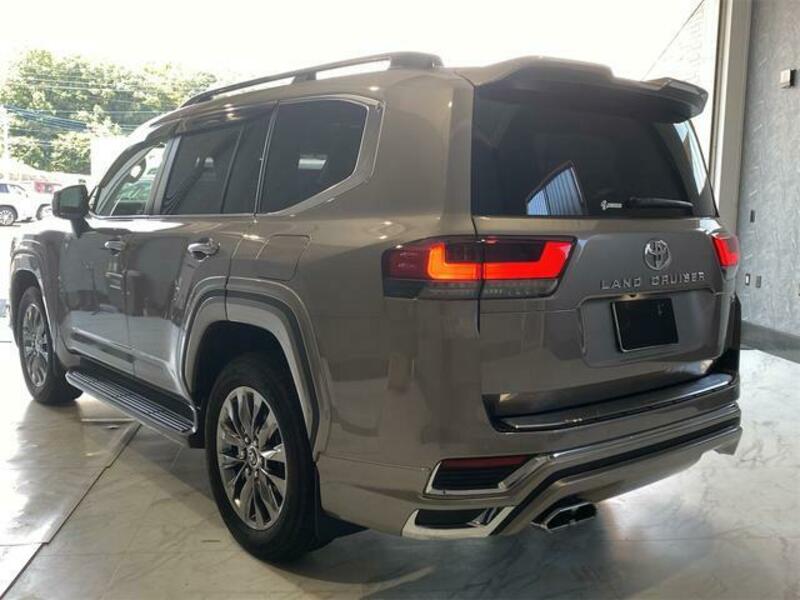 LAND CRUISER