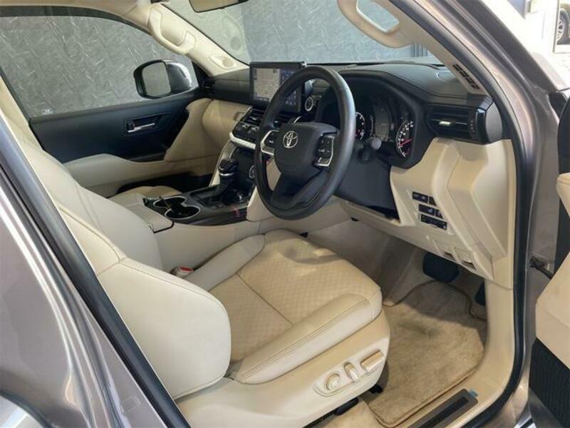 LAND CRUISER