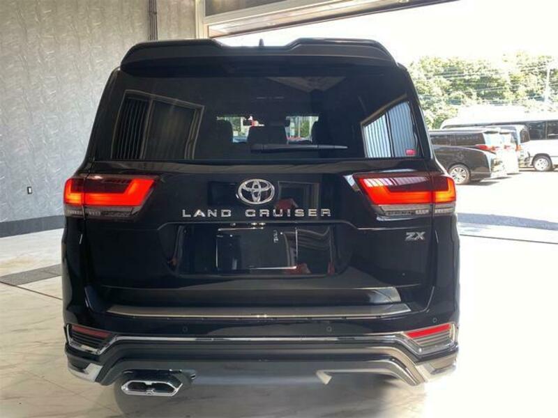LAND CRUISER