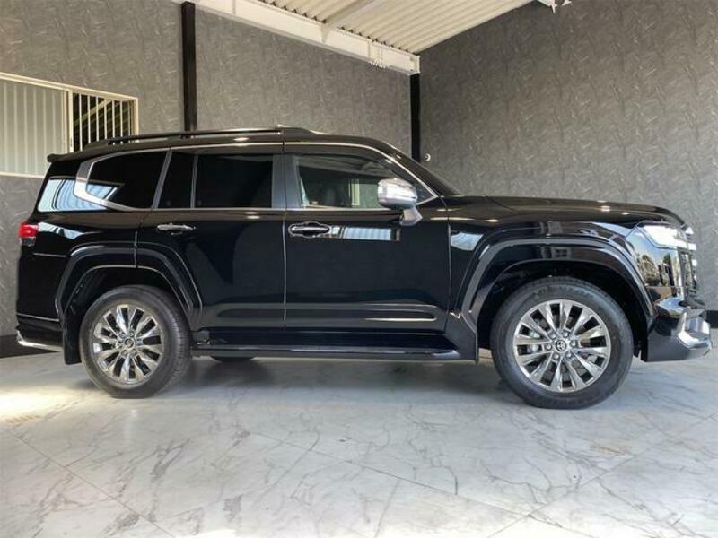 LAND CRUISER