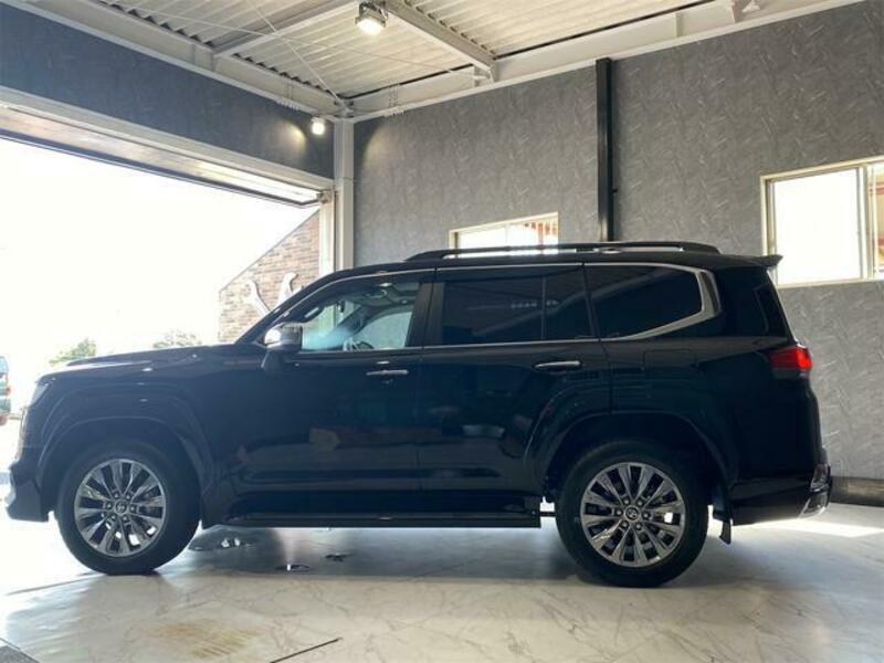 LAND CRUISER