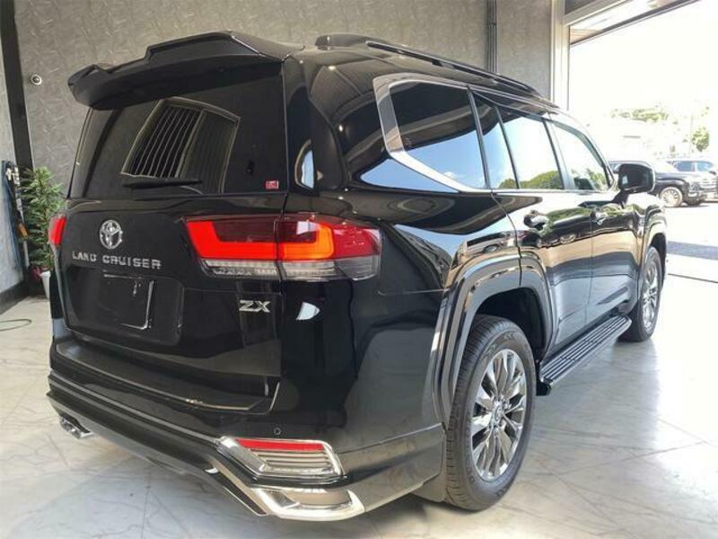 LAND CRUISER
