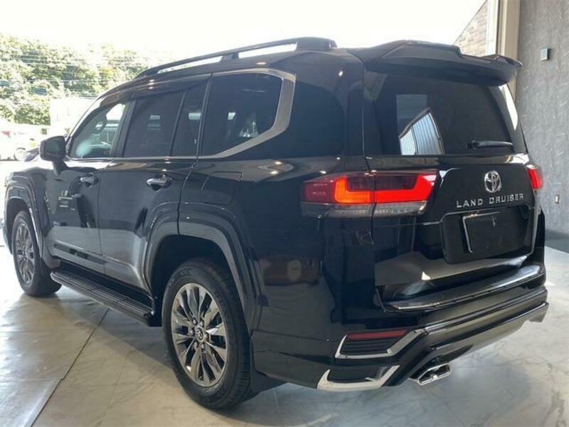 LAND CRUISER