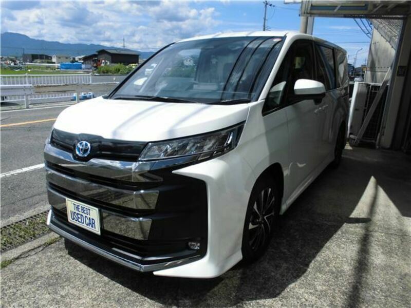 TOYOTA NOAH