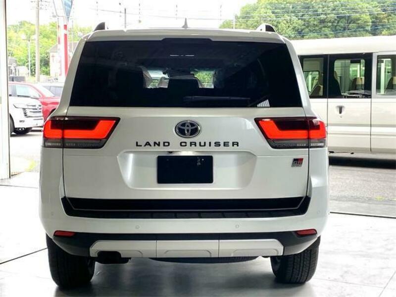 LAND CRUISER