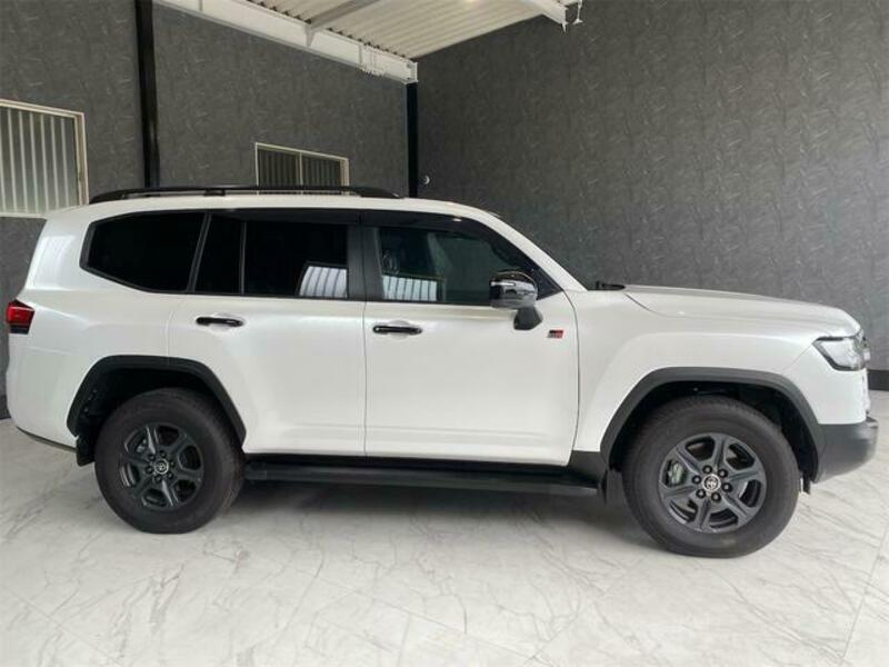 LAND CRUISER