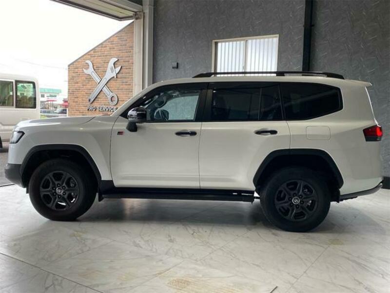 LAND CRUISER