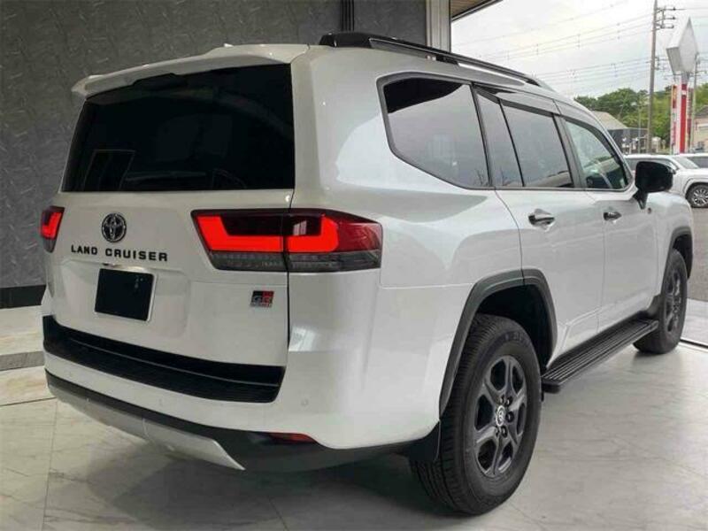 LAND CRUISER