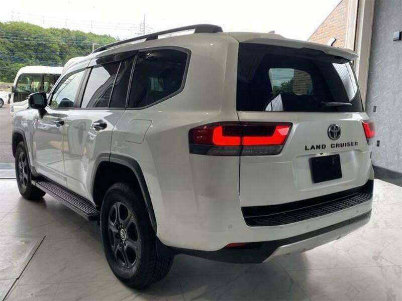 LAND CRUISER