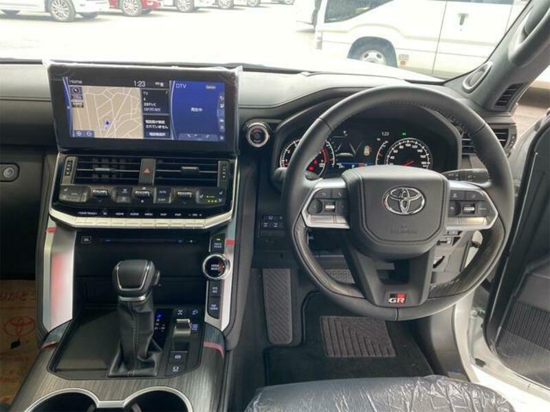 LAND CRUISER