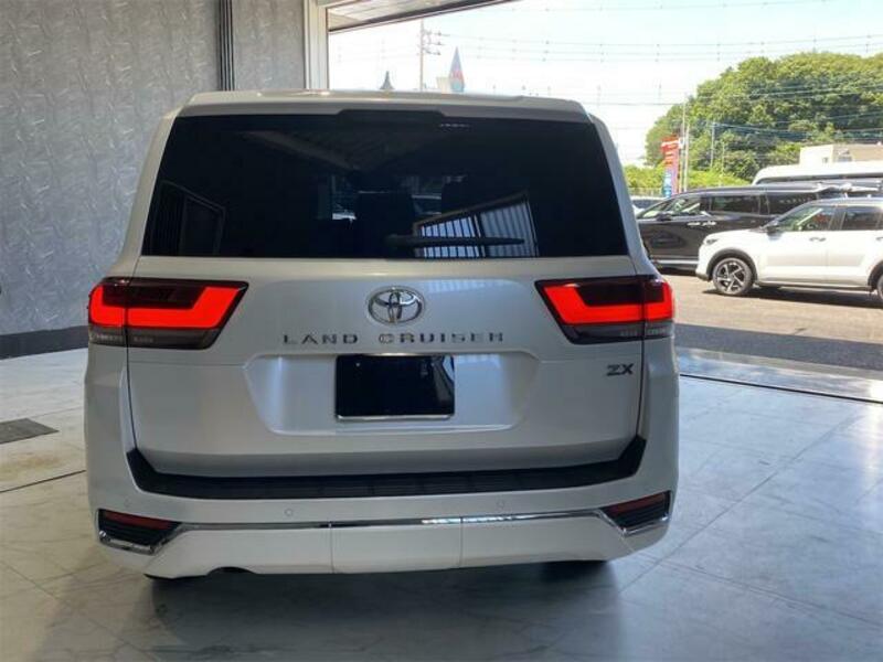 LAND CRUISER
