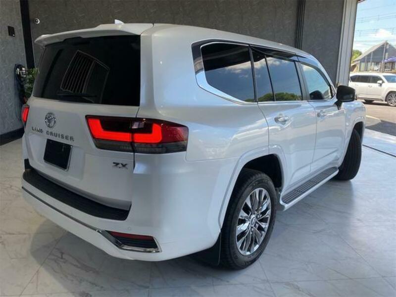 LAND CRUISER