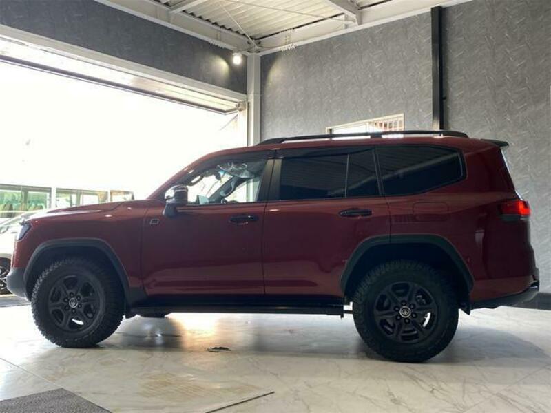 LAND CRUISER