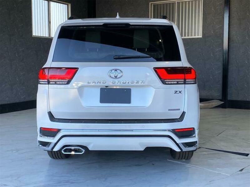 LAND CRUISER