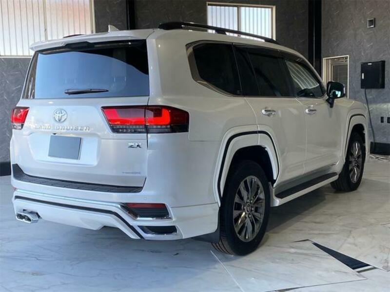 LAND CRUISER