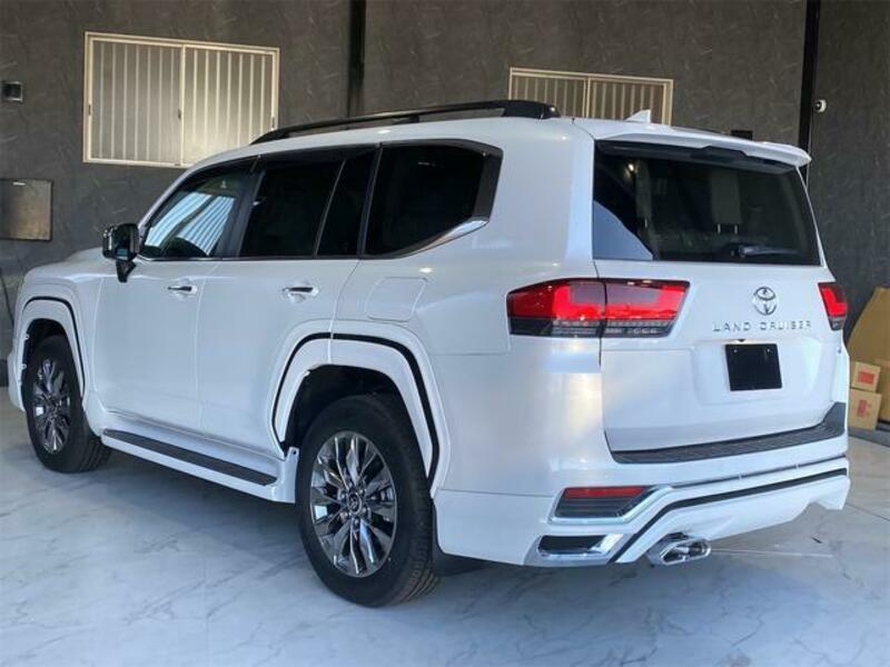 LAND CRUISER